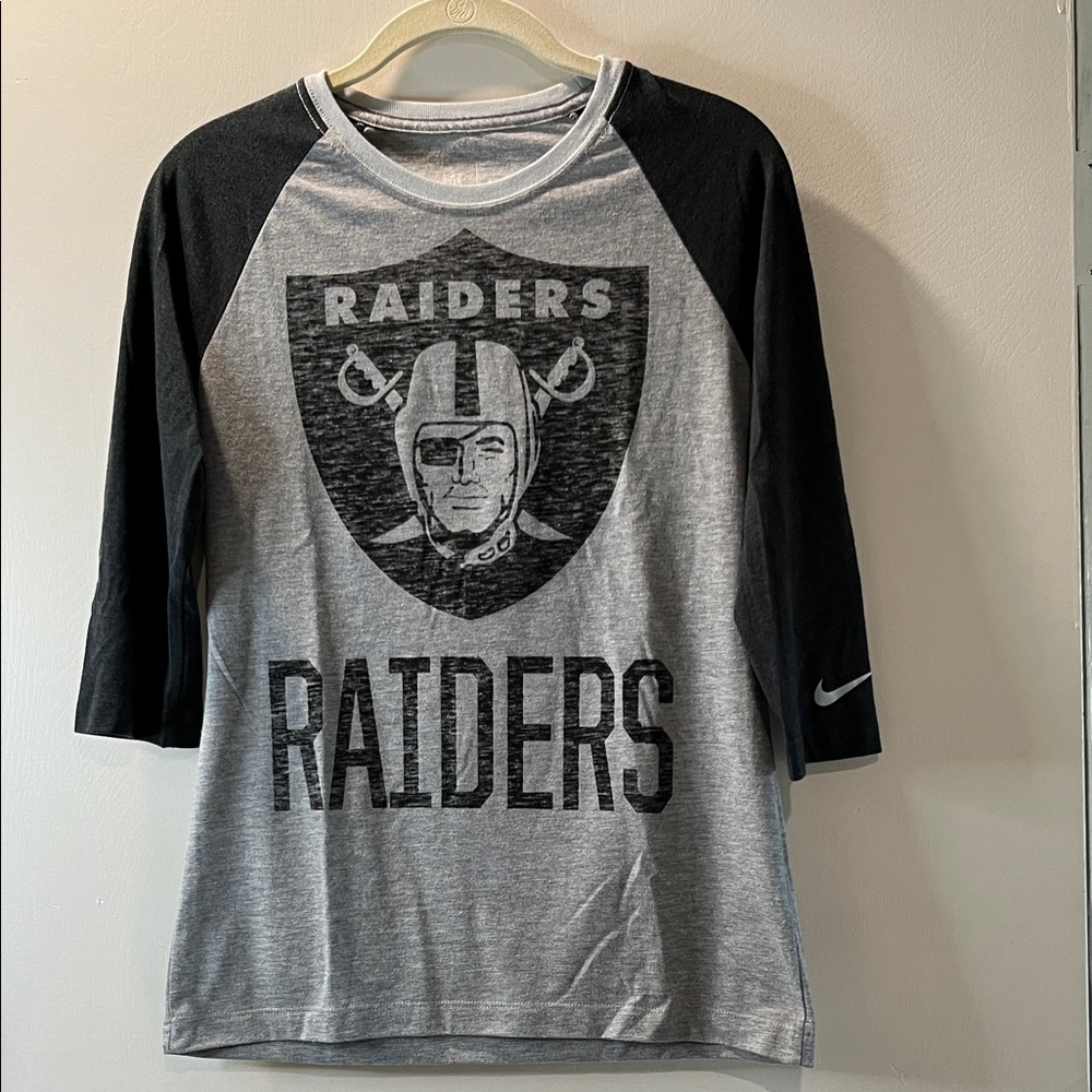 NWOT Nike Raiders women’s Black & Grey Raglan Graphic Tee M